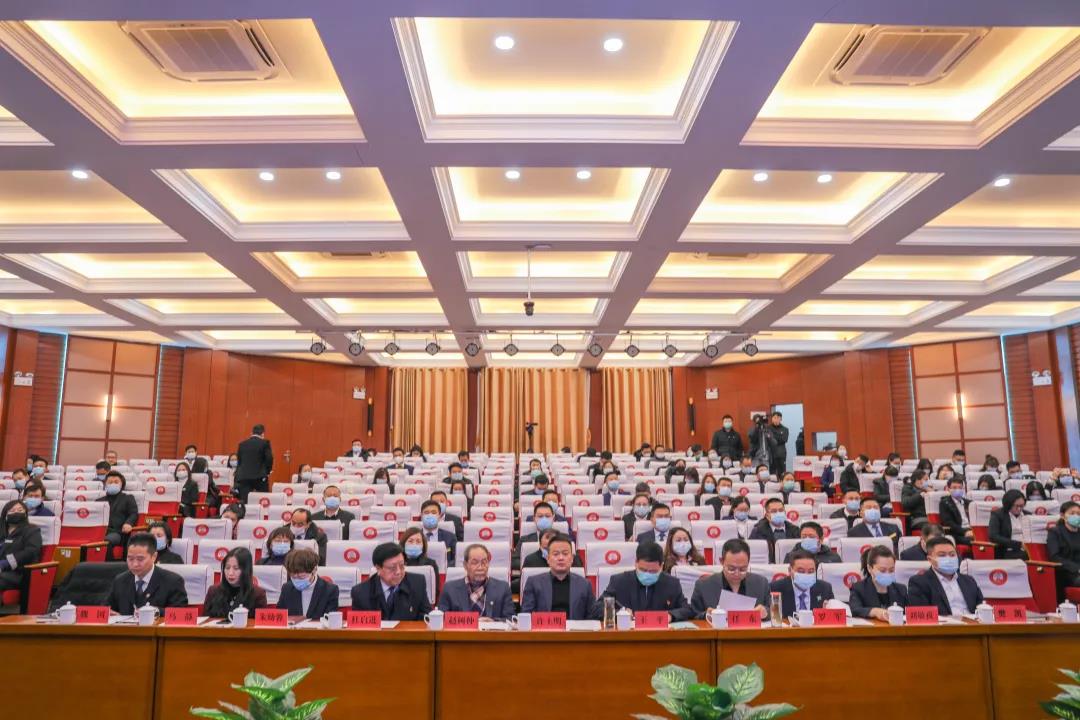 <b>倡导科研创新 激发学术热情 ---陕西宇民教育集团顺利召开首届学术交流年会</b>