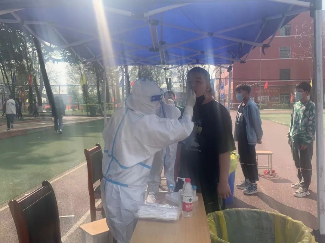 <b>西安铁道职业学校进行紧急全员核酸检测！</b>