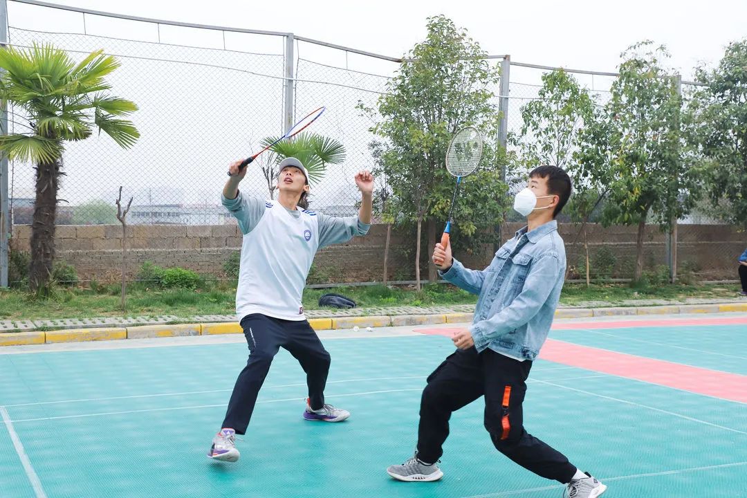 <b>暖风吹 万物醒 西轨提醒你 动起来~~</b>