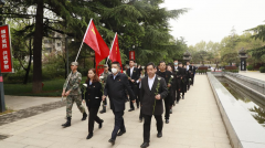 <b>西安轨道交通技师学院党团联动开展清明祭英烈主题教育活动</b> <b>西安轨道交通技师学院党团联动开展清明祭英烈主题教育活动</b>