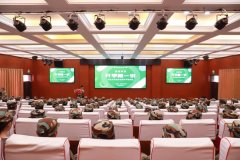 <b>西安铁道职业学校新生入学教育系列活动(二)开展女生青春期自我防护专题讲座</b> <b>西安铁道职业学校新生入学教育系列活动(二)开展女生青春期自我防护专题讲座</b>