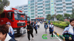 <b>校园消防演练 筑牢安全防线 | 西安高新技师学院组织开展2025下半年消防应急疏散演练</b> <b>校园消防演练 筑牢安全防线 | 西安高新技师学院组织开展2025下半年消防应急疏散演练</b>